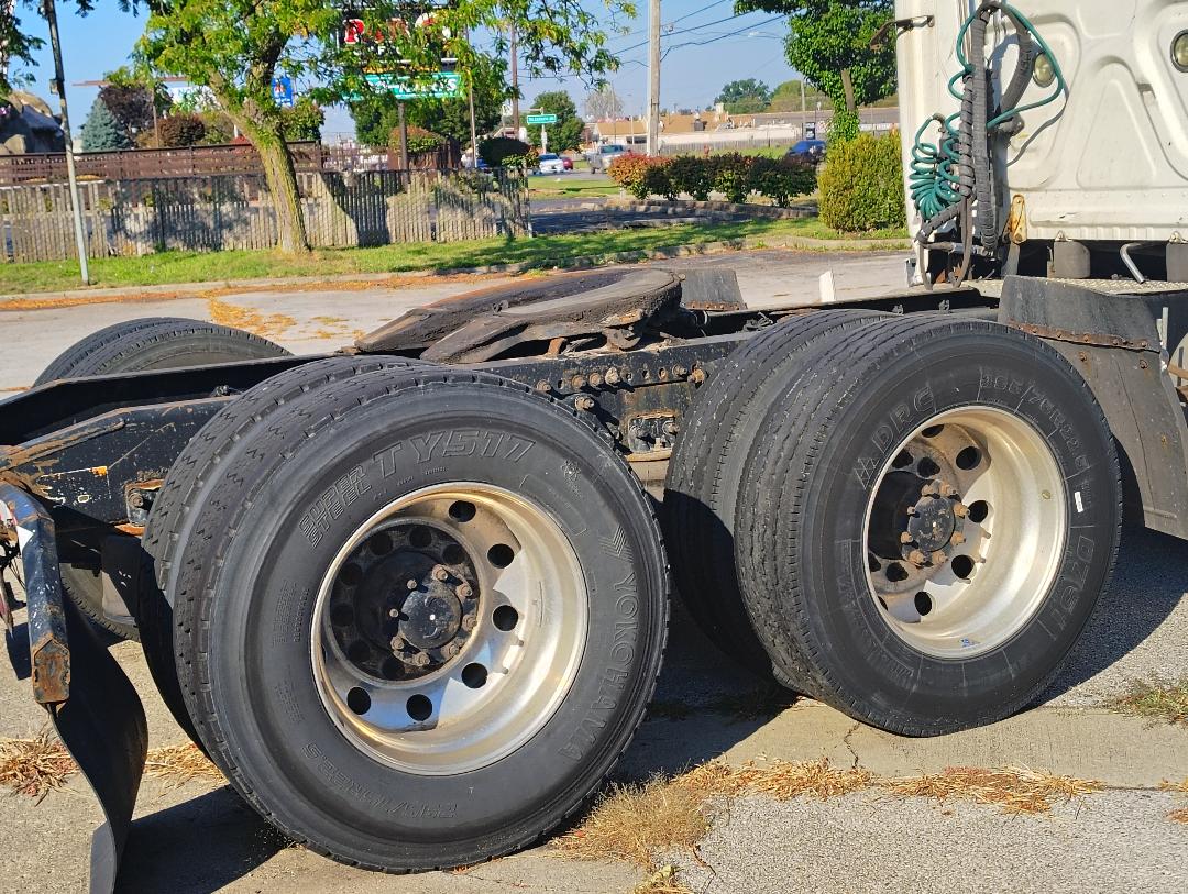 2012 FREIGHTLINER Cascadia - Image 16